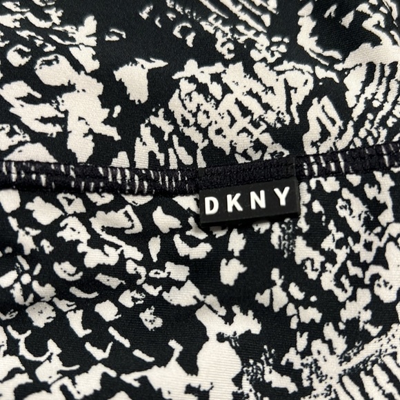 DKNY Sport High Waist Snake Skin Bike Shorts Size M - Picture 5 of 6